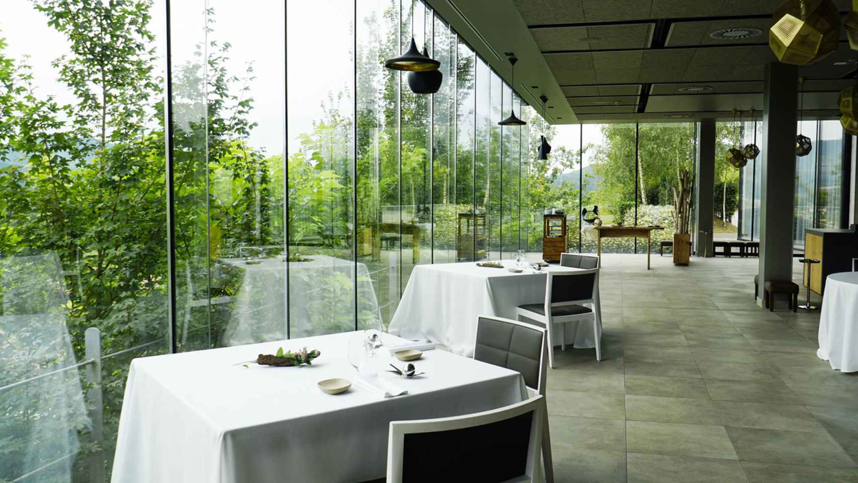 Imagen del interior del restaurante Azurmendi.