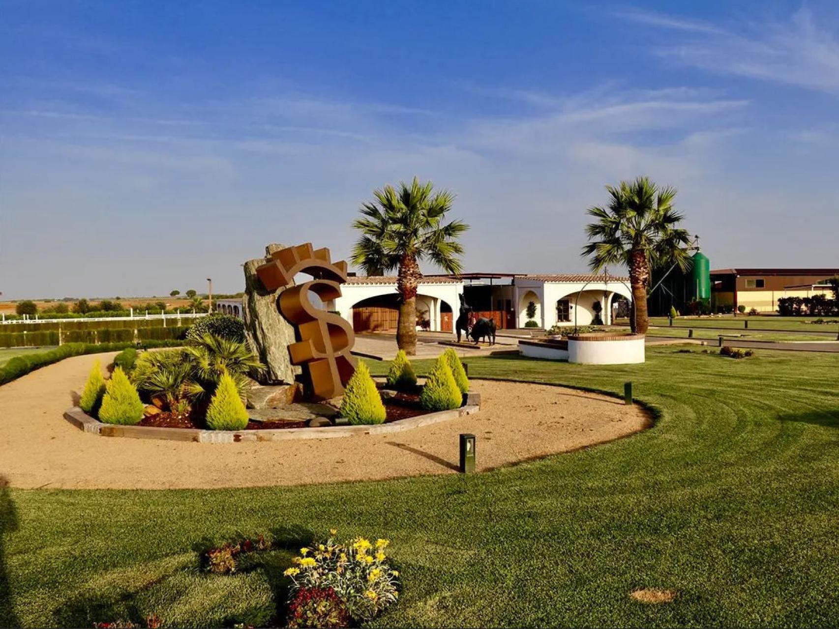 Rotonda principal de la finca La Alegría, de Sergio Ramos.