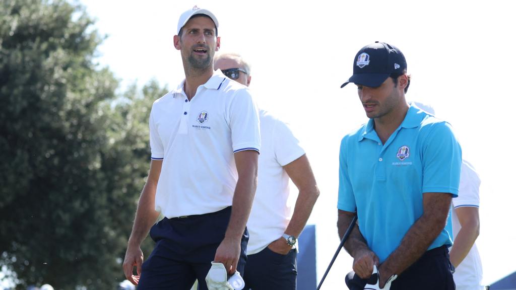 Novak Djokovic, junto a Carlos Sainz Jr. en el All Star Match de la Ryder Cup.