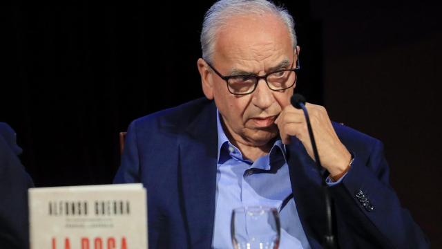 Alfonso Guerra durante la presentación de su libro 'La rosa y las espinas', en el Ateneo de Madrid. Foto: EFE/ Fernando Alvarado