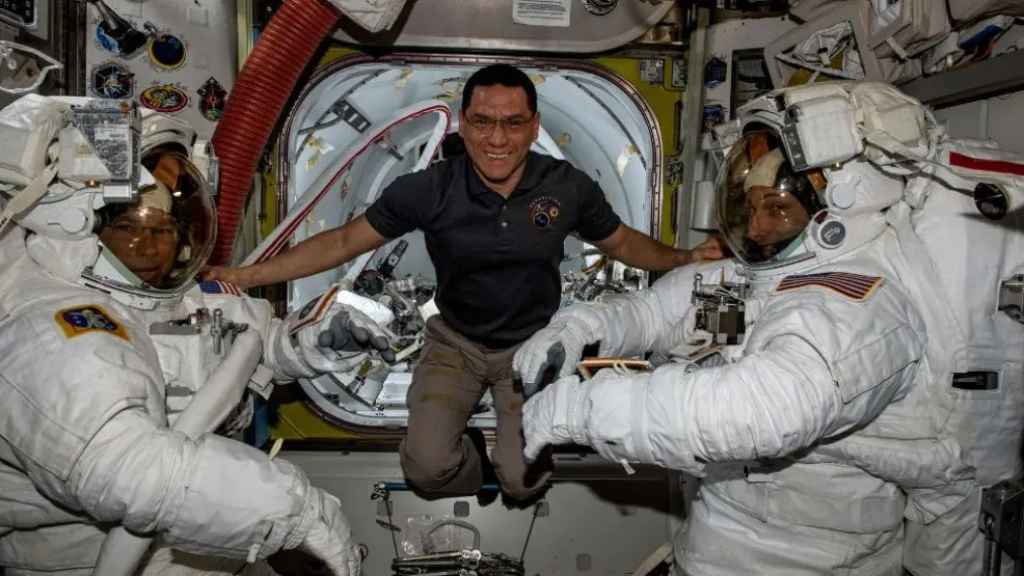 Frank Rubio es el astronauta que más tiempo ha pasado en el espacio.
