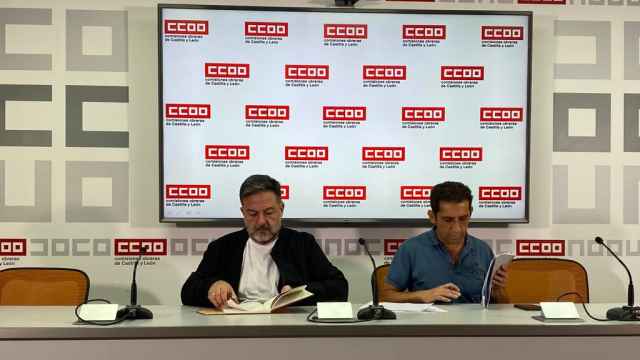 El secretario general de CCOO Castilla y Léon, Vicentre Andrés; y el eurodiputado de Izquierda Unida, Manu Pineda