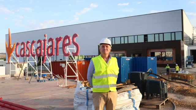 Alfonso Jiménez, CEO de Cascajares, en las obras de la nueva fábrica hace apenas un mes