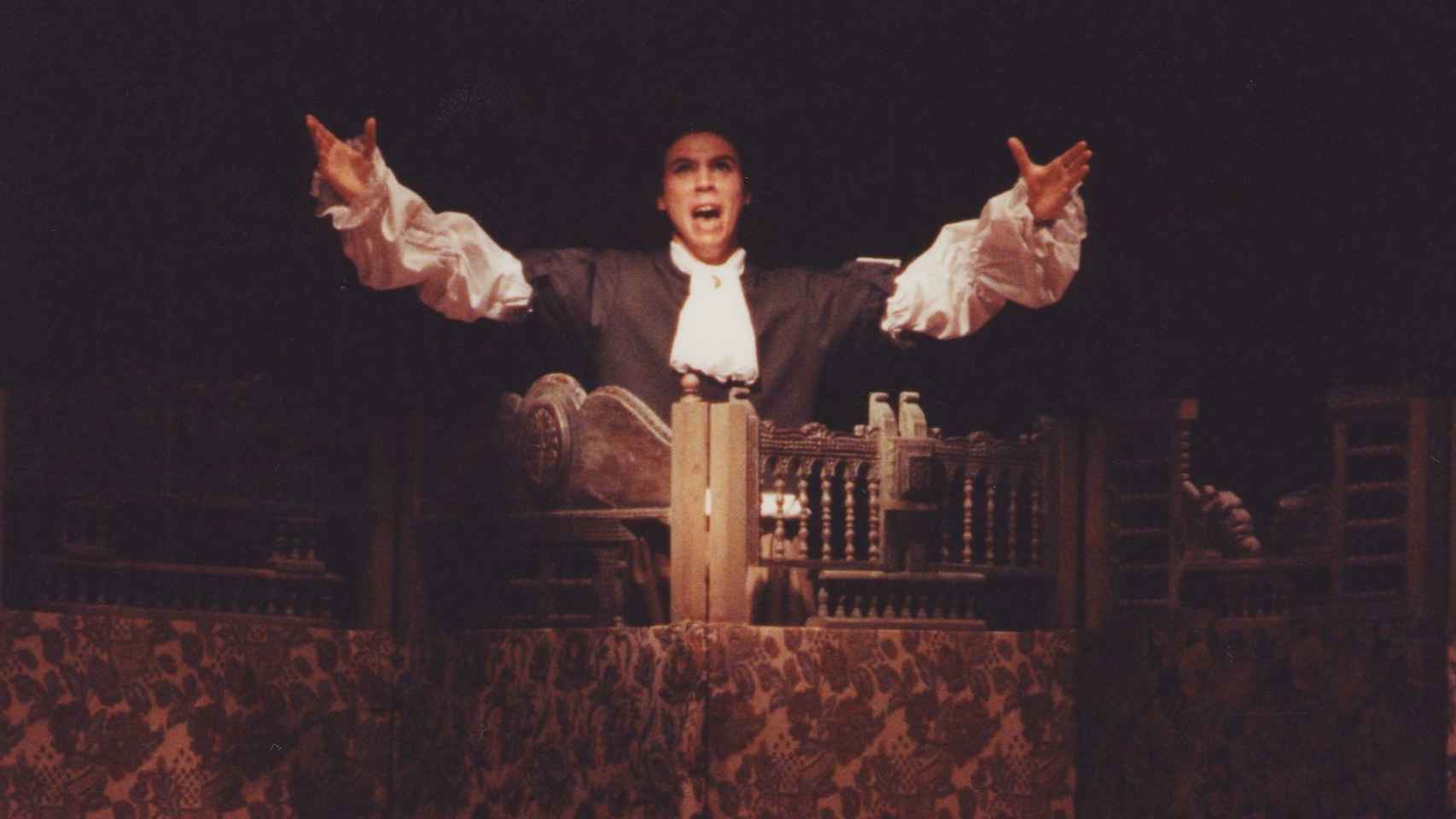 Óscar Puente en una representación de 'El avaro' de Molière