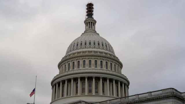 Capitolio de los Estados Unidos mientras se acerca la fecha límite para evitar un cierre parcial del gobierno .