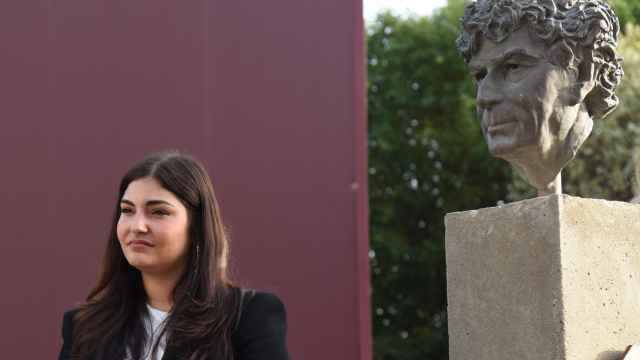 Andrea Quintero en la presentación del busto dedicado a su padre en Huelva.
