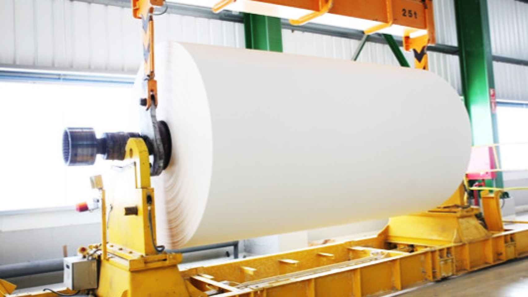 Imagen de una fábrica de papel.