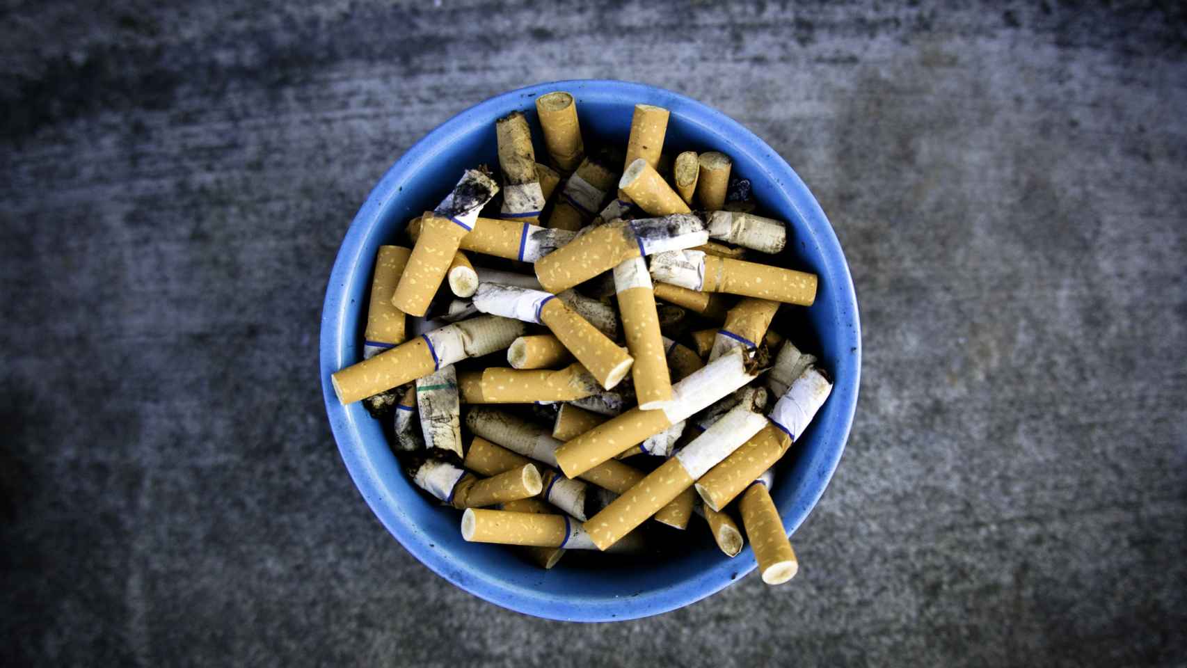 El número de fumadores en el mundo, lejos de reducirse, va en aumento.