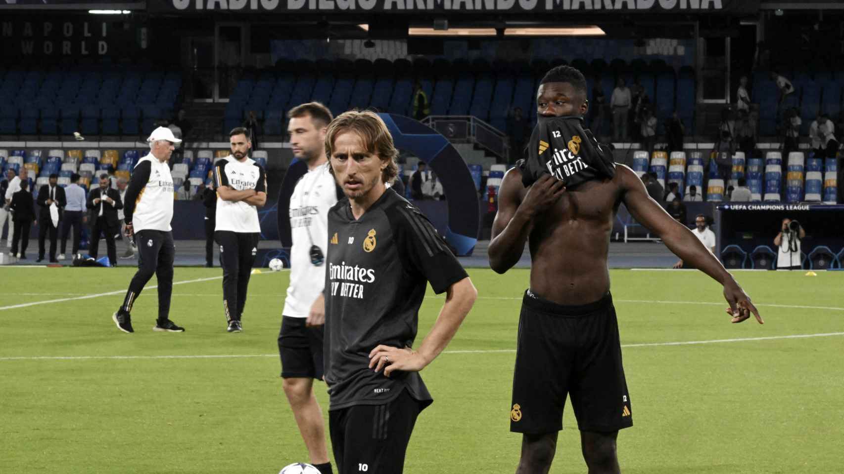 Modric y Camavinga, en el entrenamiento previo a jugar contra el Nápoles.