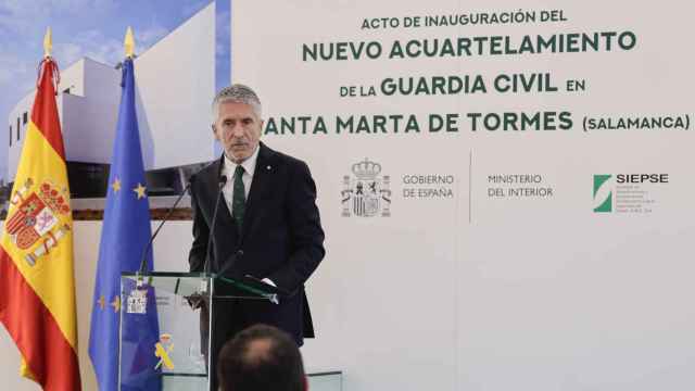 El ministro del Interior en funciones, Fernando Grande-Marlaska, inaugura el nuevo cuartel de la Guardia Civil en Santa Marta de Tormes.