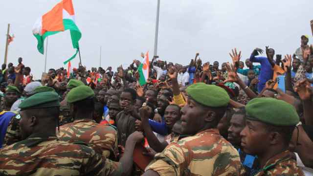Miles de nigerianos protestan en la capital, Niamey.
