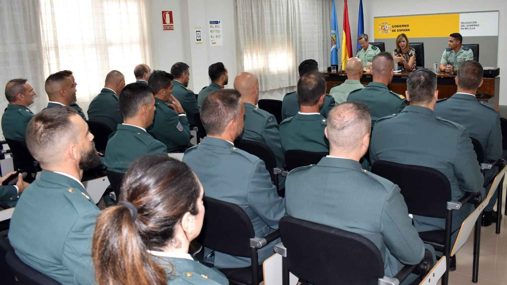 Los Guardias Civiles enviados a Melilla  en el acto de presentación en la Delegación de Gobierno por la delegada, Sabrina Moh.