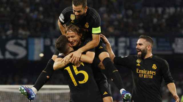Los jugadores del Real Madrid celebran el tercer gol frente al Nápoles.