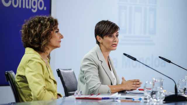 La ministra de Hacienda en funciones, María Jesús Montero, y la ministra portavoz en funciones, Isabel Rodríguez. Foto: Alejandro Martínez Vélez / Europa Press.