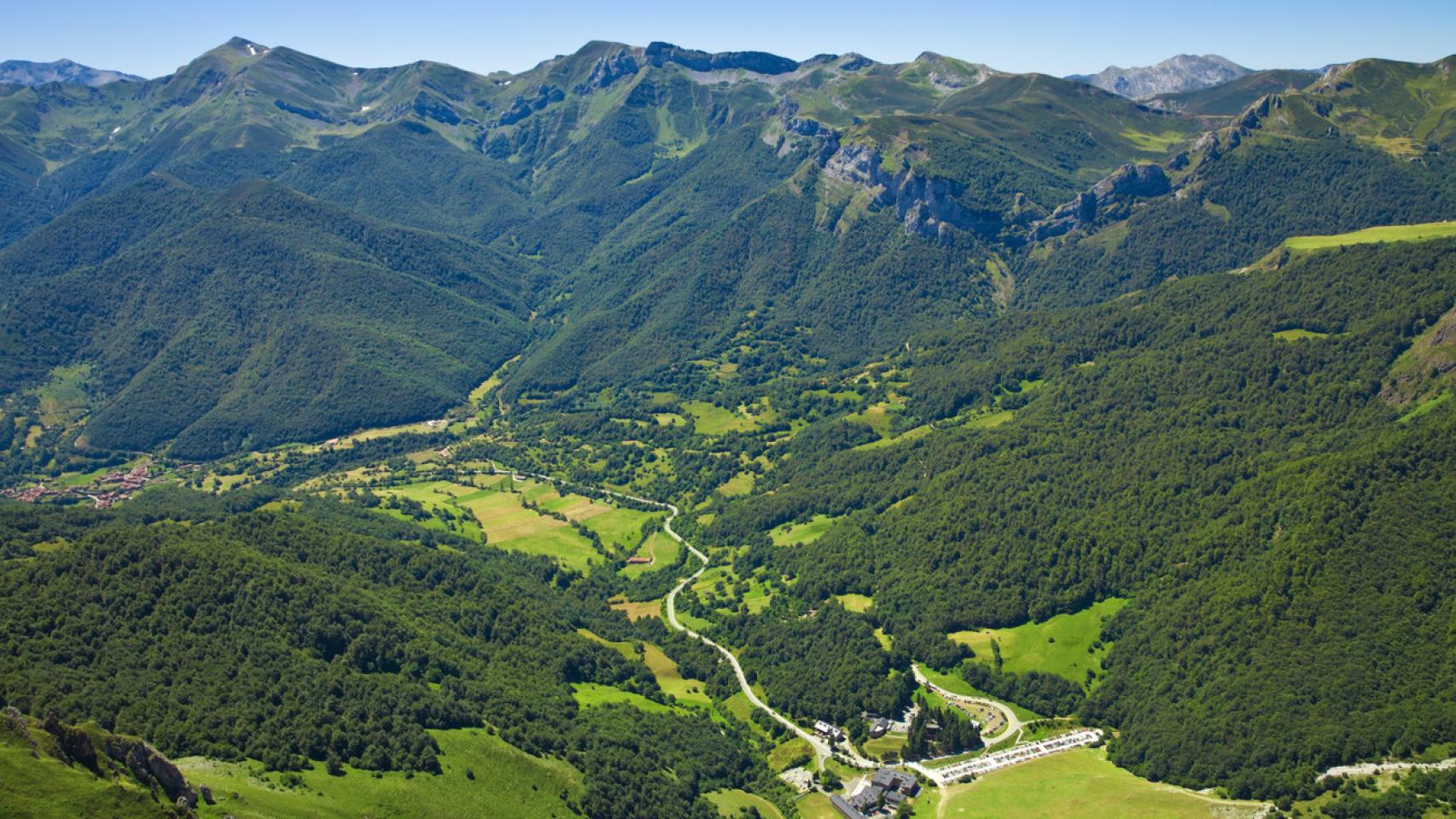 Quieres conocer los Picos de Europa Esta sencilla ruta enamora a