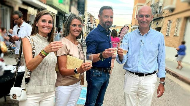 Cecilia Herrero, Mónica Gil, Juanma Badenas y José Vicente Gosálbez, concejales de Vox en Valencia. EE