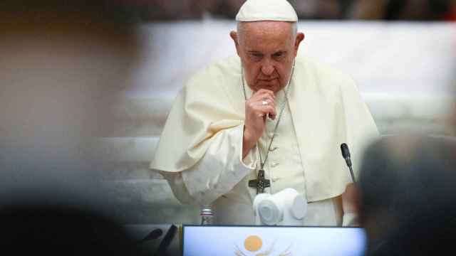 El Papa Francisco habla durante la Primera Congregación General del Sínodo.