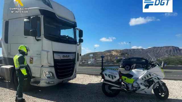 Detenido un camionero por circular ebrio haciendo zigzag por la autovía a la altura de Alicante