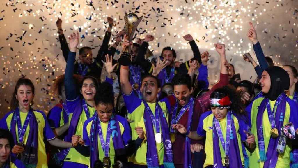 El Al Nassr femenino celebra su título de liga