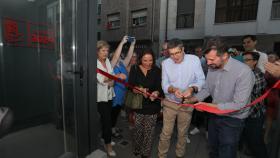 El secretario general del PSOECyL, Luis Tudanca; el portavoz del Grupo Socialista en el Congreso de los Diputados, Patxi López; y la alcaldesa de Palencia y secretaria general del PSOE de Palencia, Miriam Andrés, inauguran la nueva sede del PSOE de Palencia