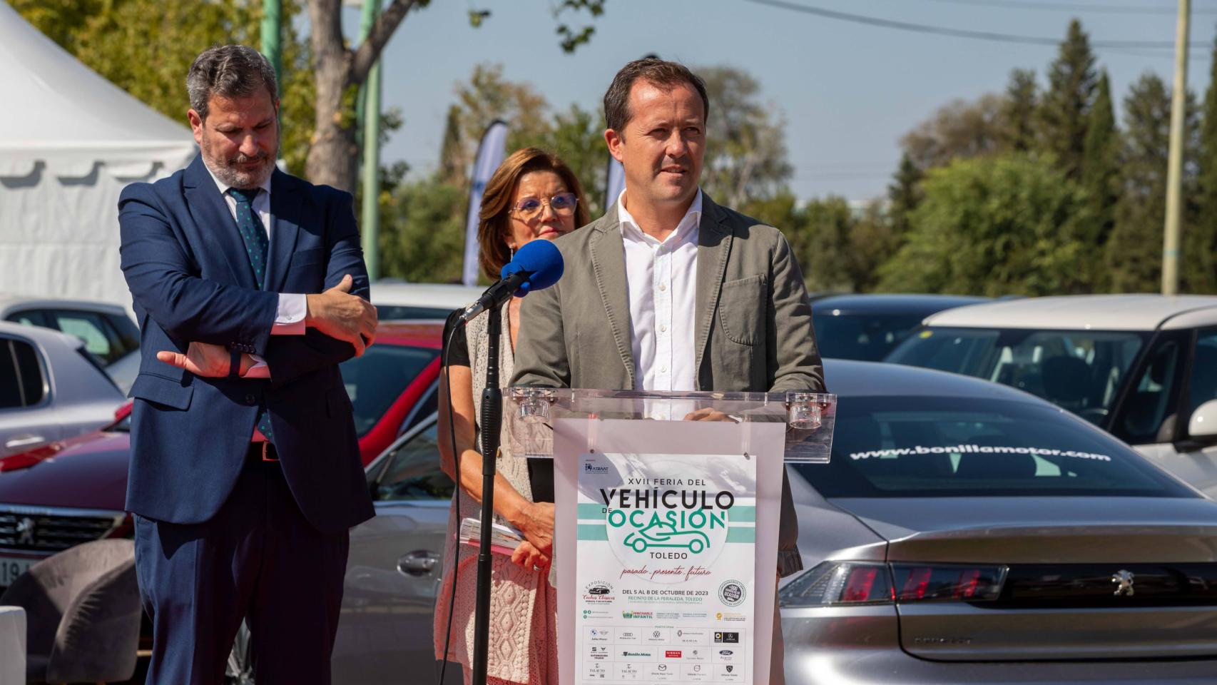 El alcalde Carlos Velázquez durante la Feria del Vehículo de Ocasión de Toledo