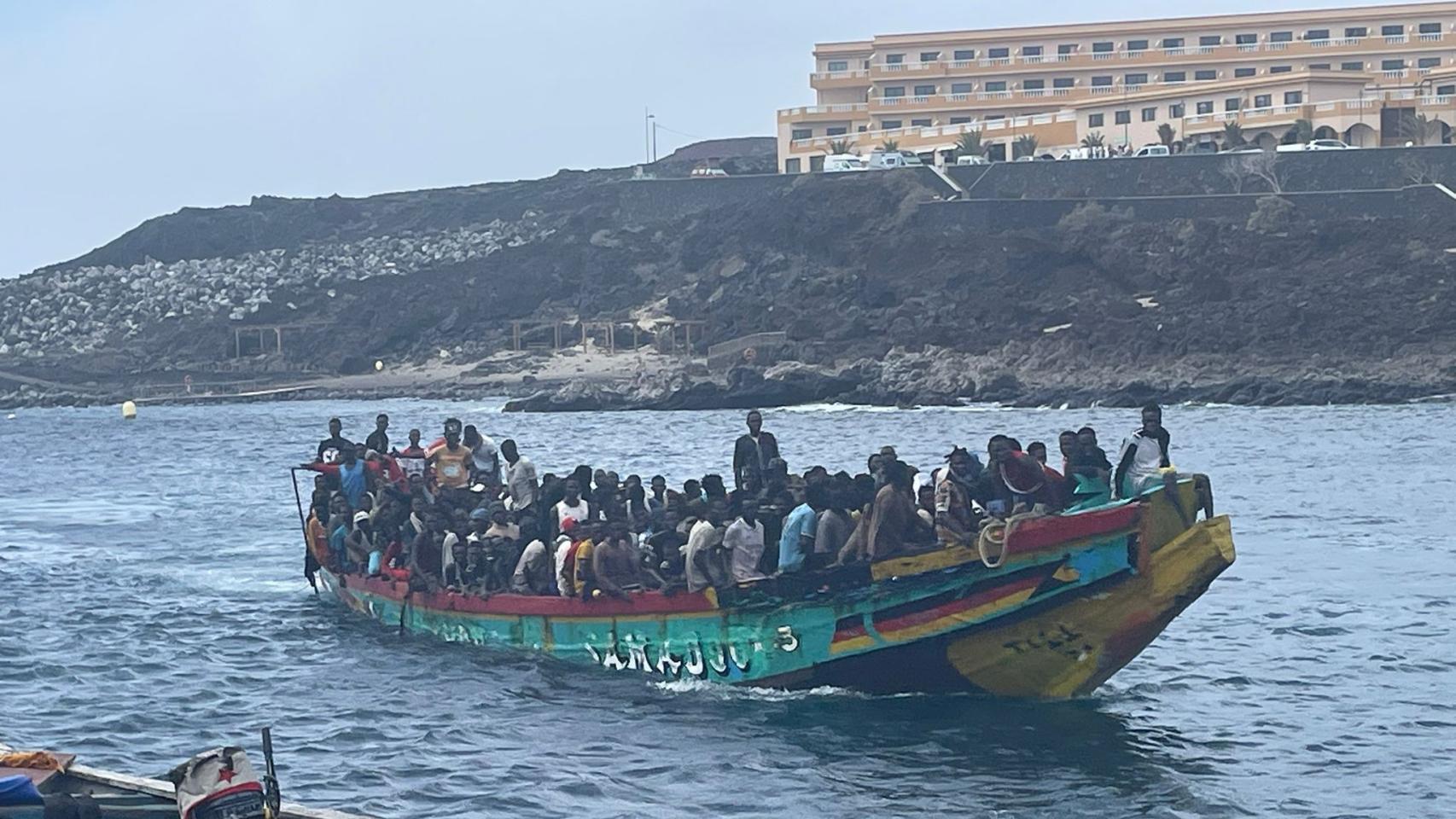 Salvamento Marítimo Rescata A 452 Inmigrantes Llegados A Canarias En ...