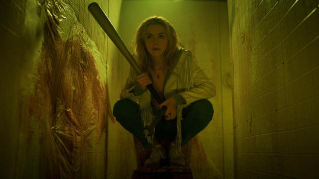 Así es 'Sangrientos dieciséis', la comedia slasher de Prime Video que mezcla 'Regreso al futuro' y 'Scream'