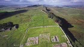 Fotografía del área del fuerte de Housesteads, tomada desde el este.