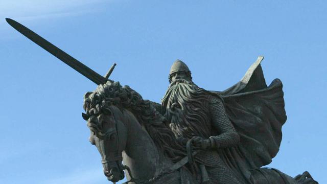 Imagen de la estatua de Rodrigo Díaz de Vivar en Burgos.