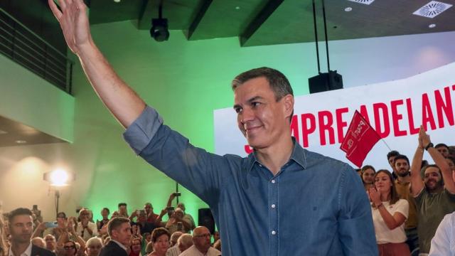 El presidente del Gobierno en funciones, Pedro Sánchez, en un mitin en Granada.