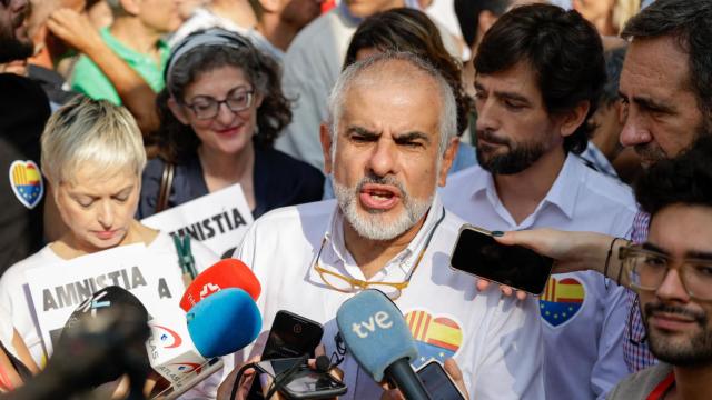 El diputado de Ciudadanos en el Parlament de Catalunya, Carlos Carrizosa, antes de la manifestación contra la amnistía promovida por SCC.