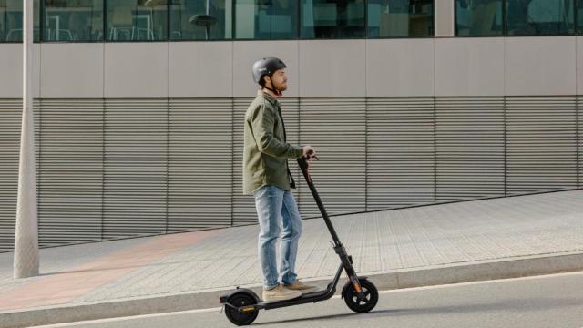 ¡Ofertón!: muévete más cómoda y rápidamente por la ciudad con este patinete eléctrico rebajado más de 100 €