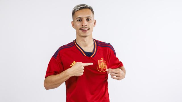 Bryan Zaragoza, con la camiseta de la Selección