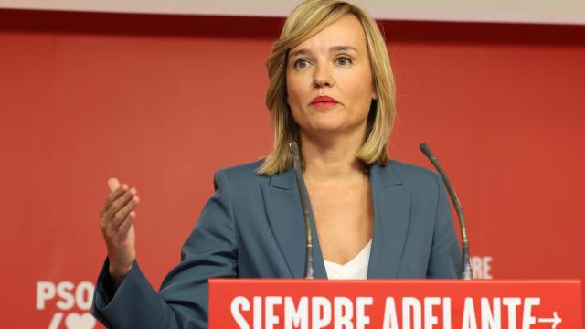 Pilar Alegría en una rueda de prensa en la sede de Ferraz.