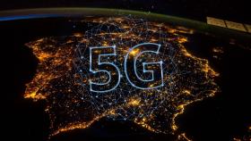 Infografía con el logo de 5G sobre una mapa de España.