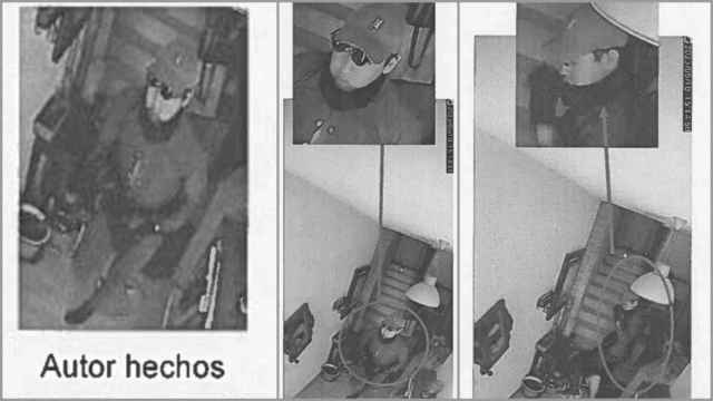 El boliviano Bryan, durante el robo, filmado por la cámara de seguridad que tenía Maravillas en su casa de El Palmar, donde perdió la vida el 10 de septiembre.