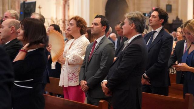 Juan Antonio Sagredo, en el centro, durante el Te Deum en la Catedral de Valencia. EE