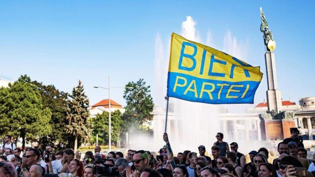 Los votantes del Partido de la Cerveza en Viena (Austria).