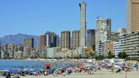 Las playas de Benidorm como en verano en pleno otoño.