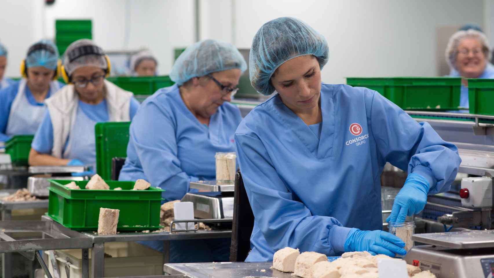 Trabajadoras de una fábrica de Santoña.