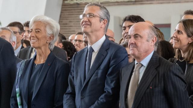 La presidenta del BCE, Christine Lagarde, junto al gobernador del Banco de España, Pablo Hernández de Cos, y el vicepresidente del BCE, Luis de Guindos.