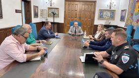 Reunión en el Ayuntamiento de Talavera de la Reina ante la previsión de lluvias y fuertes vientos.