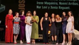 Las actrices de 'Ladies Football Club' en el Principal de Alicante.