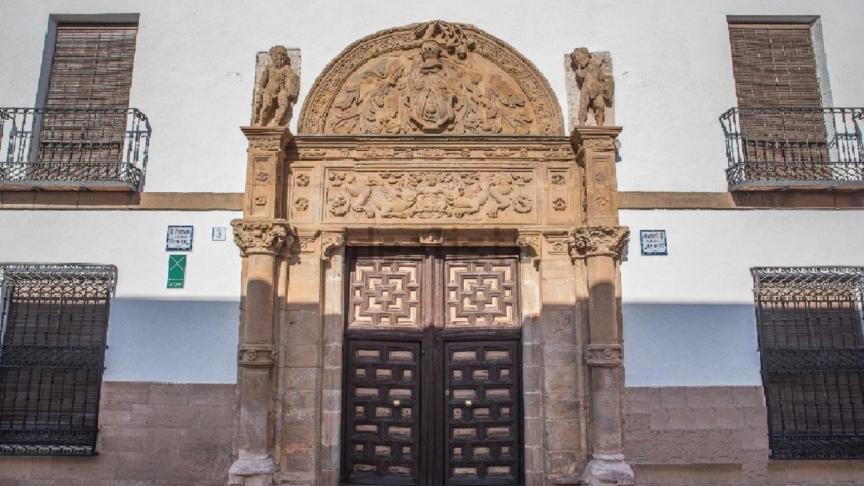 Así es la casa palacio que venden por 875.000 euros en un pueblo de