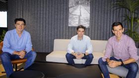 Los tres fundadores de Luzia (de izquierda a derecha): Javier Andrés, CMO de Luzia; Carlos Pérez, CTO de Luzia; Álvaro Martínez Higes, CEO de Luzia.