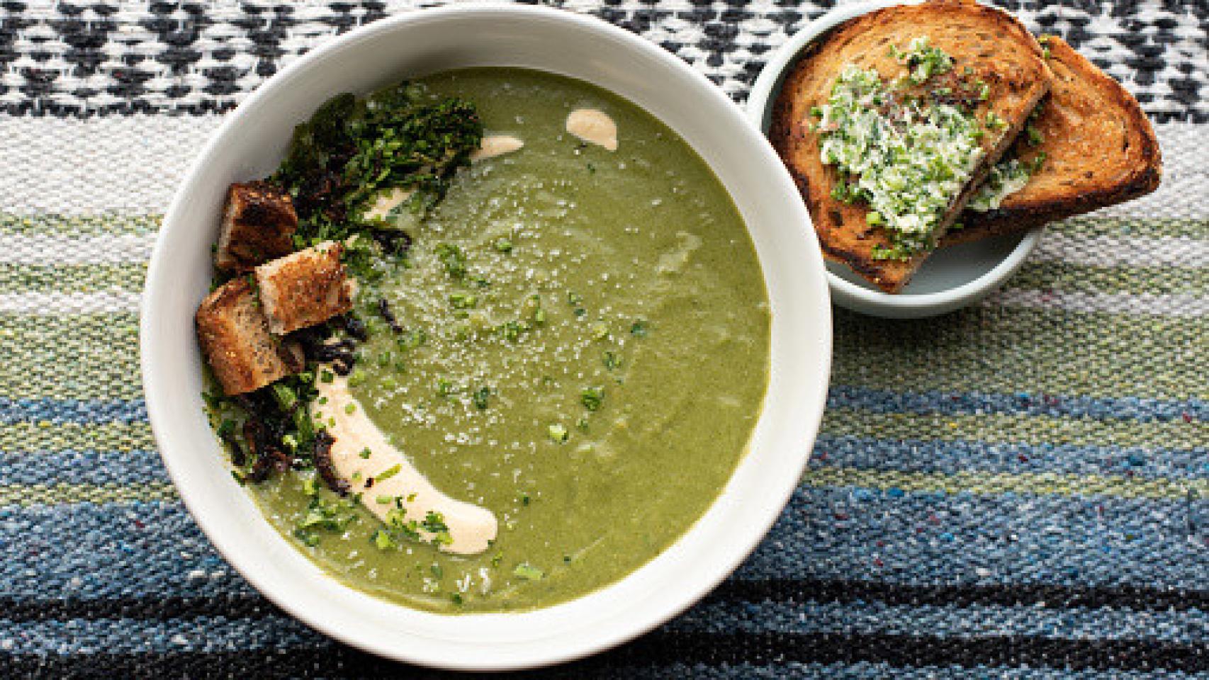 Sopa de brócoli y queso cheddar