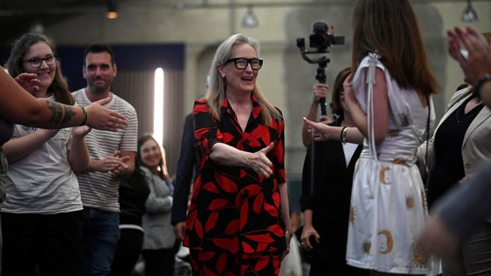 Meryl streep llegando a la Fábrica de Armas de La Vega