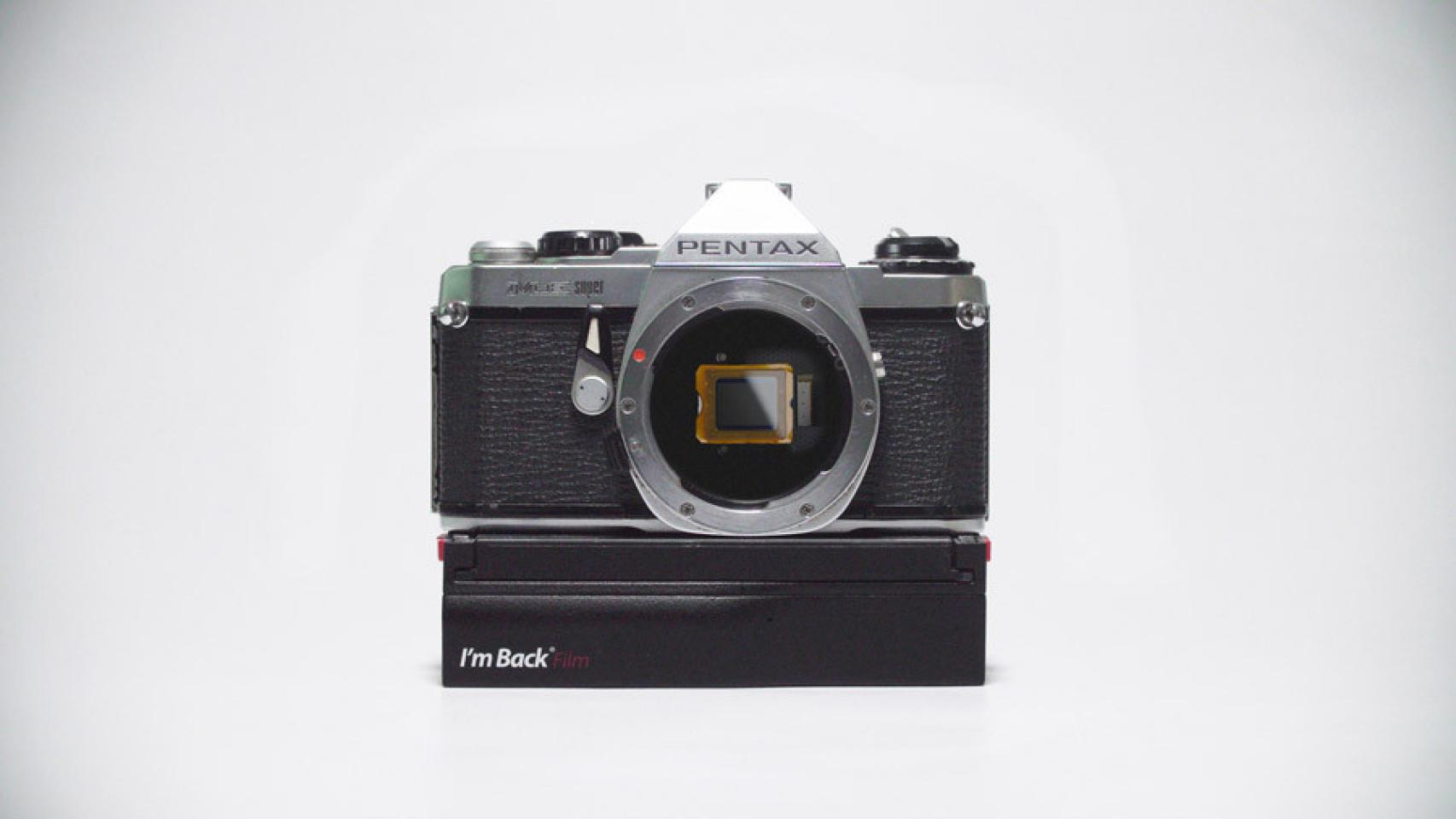 Un invento para convertir en digitales tus viejas cámaras de carrete