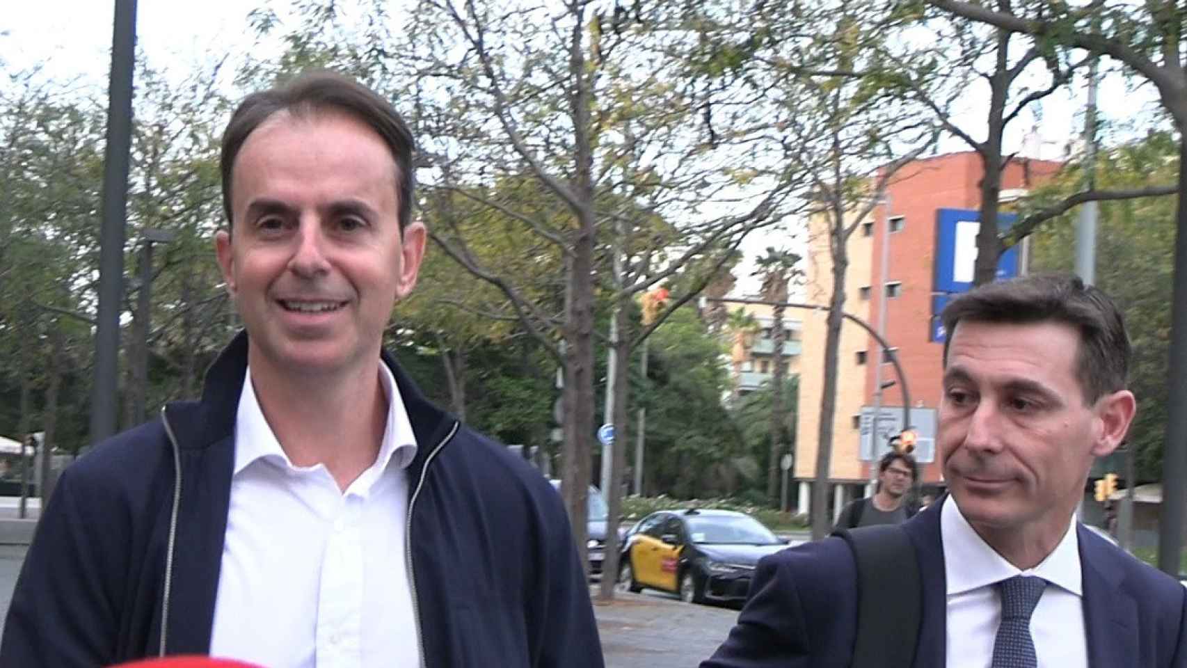 Josep Santacana y su abogado a la llegada al juzgado.