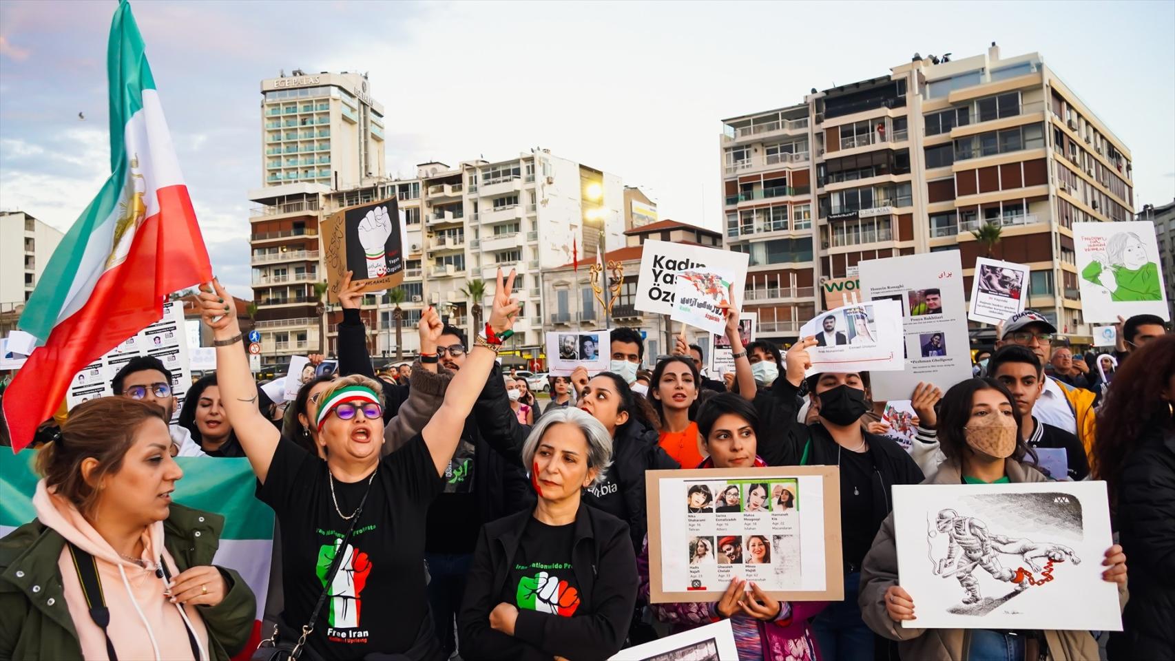 Protestas de mujeres iraníes en noviembre de 2022.